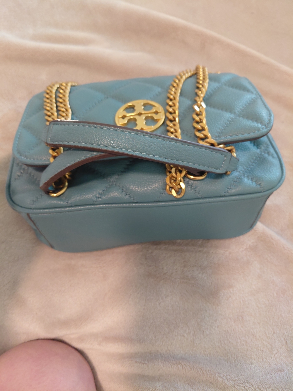 Quilted Teal Shoulder Bag with Gold Chain - Picture 4 of 7